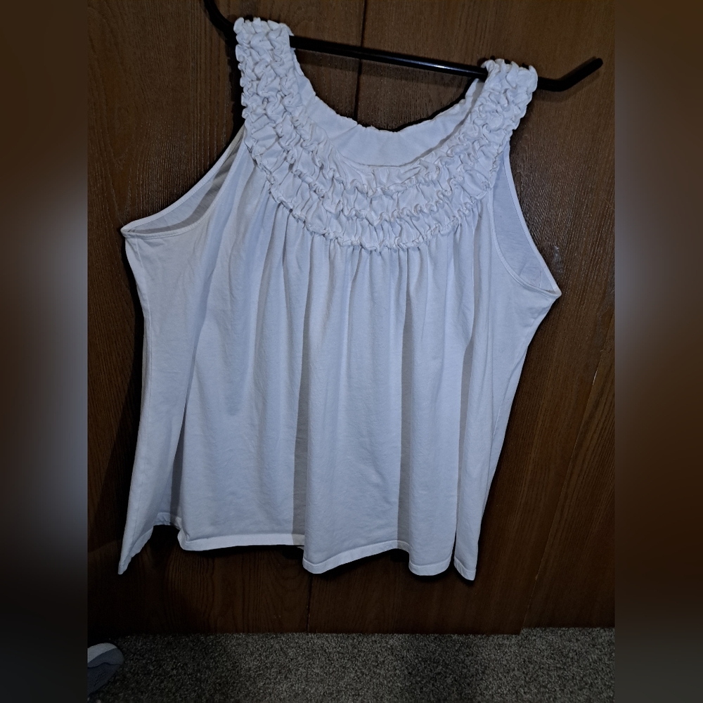 White ruffled neck tank, size 22/24